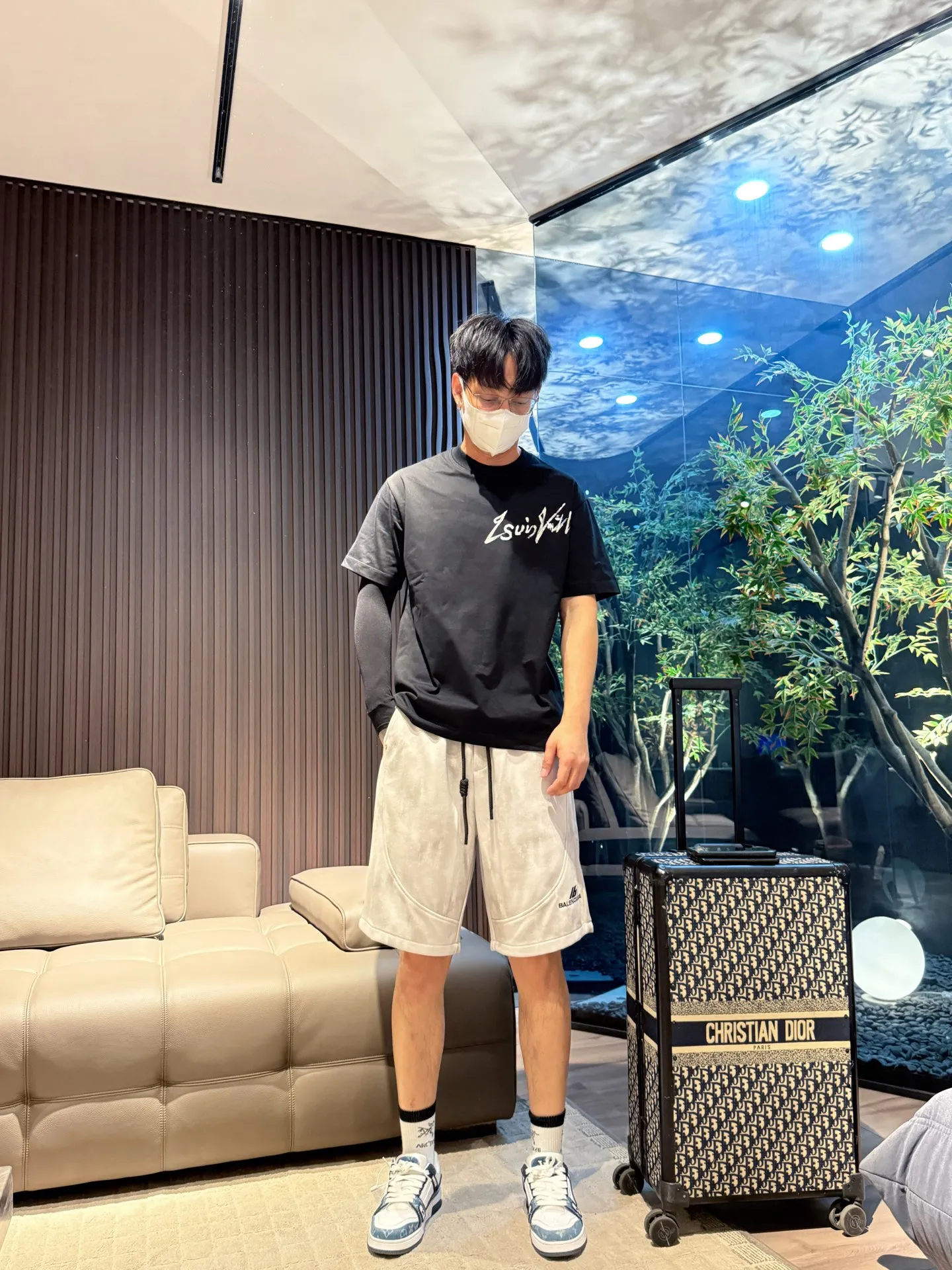 Balenciaga's three-standard complete 2026 summer New Arrival men's casual shorts, advanced custom-made Breathable fabric, Breathable fabric, extremely stretchy and comfortable, impeccable details, top-grade accessories, original logo design concept, delicate and soft feel! The upper body fit is awesome! Size: M-XXXL Please state your height and weight when ordering